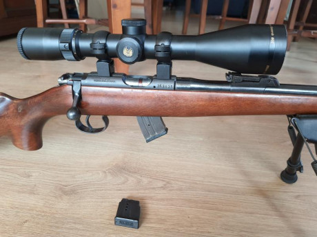 Se vende carabina marca BRNO
Calibre 22 LR
Modelo 2-E
Cañón de 62 cm
Alza graduable en altura y deriva. 01