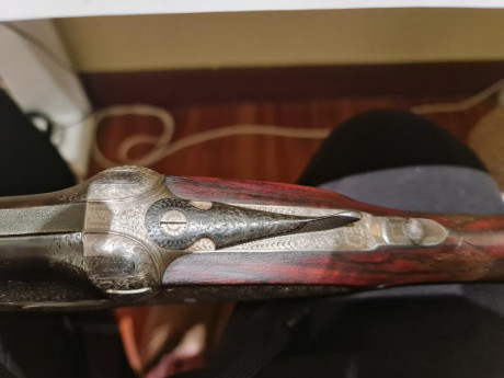Se vende escopeta superpuesta Ugartechea 
-modelo 153
-calibre 12/70
-cañones de 72 cm
- 7 y 9 décimas 00