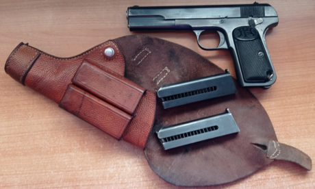 Pistola FN 1903 del calibre 9x20 Browning long, siendo de un hallazgo de la guerra civil española. Esta 00