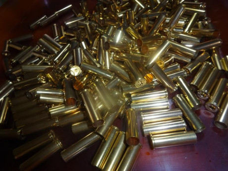 Vendo 223 vainas Winchester del calibre .357, 1 tiro, pulidas en tumbler humedo con pines de acero y envasadas 00
