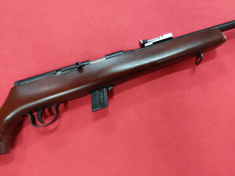 Vendo carabina semiautomática Mauser del calibre 22 lr con visor Narconia 3-9x40. Cargador de 9 balas. 90