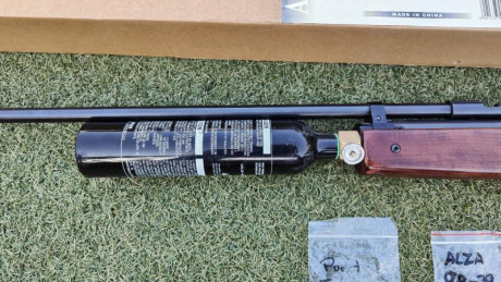 Por no usarla, vendo carabina QB79 de CO2 calibre 5,5, botella con valvula on/off para cerrar el paso 00