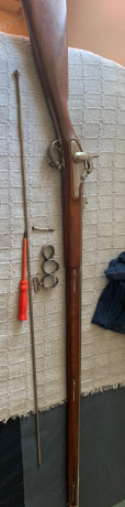 Buenas tardes a todos.

Os escribo porque me han ofrecido un rifle tipo Springfield 1861 pero ni en el 10