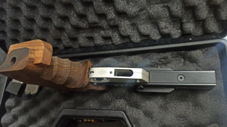 Buenas vendo Benelli WC90 CAL 32 estado impecable ,el arma tiene 2 años ,cacha L impoluta,el arma se encuentra 11
