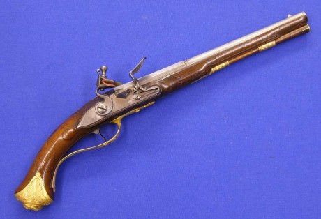 Voy a colocar unas fotos de un arma larga alemana de llave de mecha del siglo XVI. 90