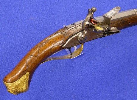 Voy a colocar unas fotos de un arma larga alemana de llave de mecha del siglo XVI. 102