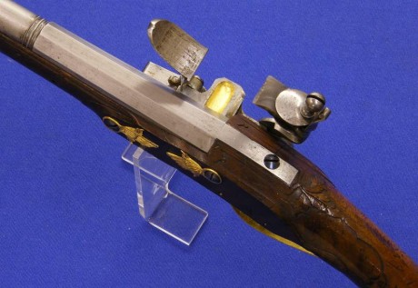 Voy a colocar unas fotos de un arma larga alemana de llave de mecha del siglo XVI. 101