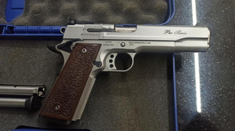 Vendo Smith wesson 1911 PRO SERIES,tiene 3 años ,en perfecto estado,no tiene más de 600 disparos ,precio 01