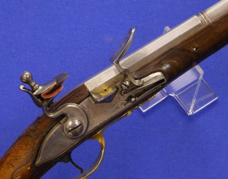 Voy a colocar unas fotos de un arma larga alemana de llave de mecha del siglo XVI. 110
