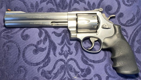 Vendo revolver 44 magnum Smith.Wensson y dies para recarga de 44 Magnum y multiples vainas de este calibre.
Precio 02