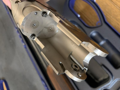 BERETTA 686 E TRAP
Cañon 76cm.
Culata ajustable.
Chokes fijos, de 2 y 1 estrella.

Precio: 1.500€.
No 12