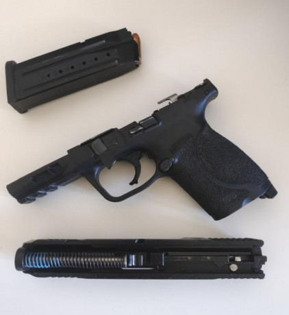 Vendo mi Smith & Wesson m&p 9 2.0 , con dos cargadores y funda fobus interior, guiada en A, está 70