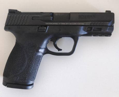 Vendo mi Smith & Wesson m&p 9 2.0 , con dos cargadores y funda fobus interior, guiada en A, está 80