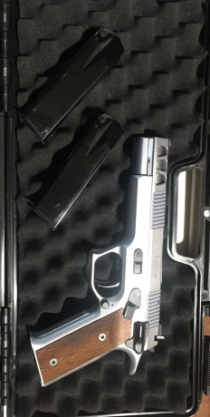 Hola compañeros:
Me queda poco tiempo para vender mis últimas armas o irán al chatarrero.
Espero que esta 92