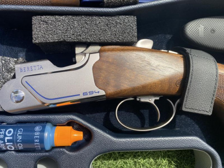 Se vende beretta 694 Sporting cañón 76cm, diestro, calibre 12 como que fuese nueva. Tiene 10 meses y dos 01