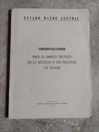 Vendo los siguientes libros, pertenecientes a un Comandante del ET. Algunos están firmados por el comandante, 01