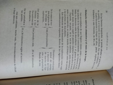 Vendo los siguientes libros, pertenecientes a un Comandante del ET. Algunos están firmados por el comandante, 51