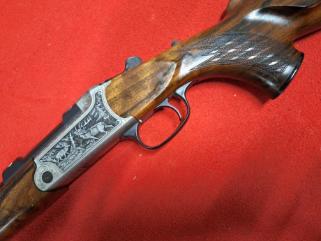 Buenas a todos,
Un buen amigo que se retira por edad me pide que le anuncie esta joya.
Se vende:

Rifle 02