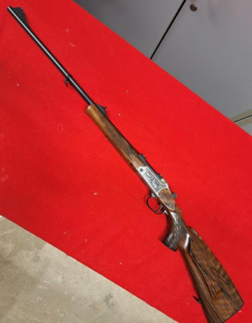 Buenas a todos,
Un buen amigo que se retira por edad me pide que le anuncie esta joya.
Se vende:

Rifle 00