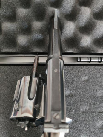 Vendo mi revolver Astra 357 magnum en 4 pulgadas en excelente estado como se podrá ver en las fotos, el 11