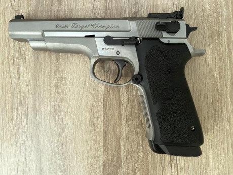 Se vende esta pistola SW modelo 5906 Target Champion, Performance Center, en 5 pulgadas de cañon, y en 01