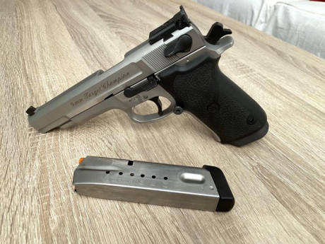Se vende esta pistola SW modelo 5906 Target Champion, Performance Center, en 5 pulgadas de cañon, y en 00
