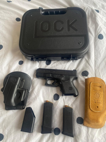 hola vendo la glock 26 3º gen casi sin uso, practicamente a estrenar.
lleva los dos cargadores, maletín, 00