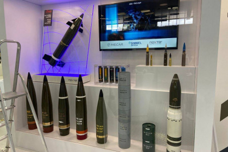 Saludos, carristas.

En la reciente feria Eurosatory 2022 han habido varias novedades en el tema de los 140