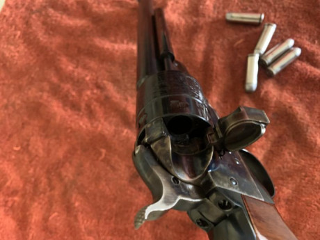Un compañero vende revolver Uberti 1871 Richards, calibre 45 long colt, guiado en F.Es muy nuevo en excelente 01
