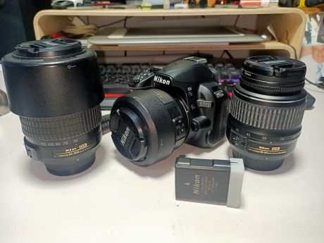 Como ya indico, cambio camara fotográfica semi-nueva mas objetivo 18-55, 55-200 y 35 mm.
Tiene muy poco 01