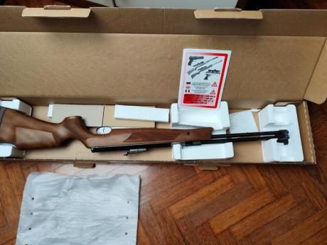 Nueva prácticamente. Solamente estrenada. No ha tirado ni media lata de balines. En su caja original con 00