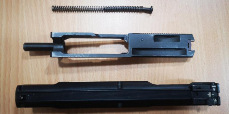 Pongo a la venta mi CZ de 9 mm, junto con el kit del 22 lr. con cachas Hogue. Cada una de las correderas 01