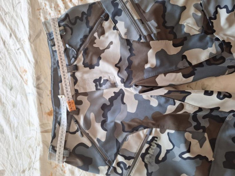 Hola a todos,

VENDO Pantalon KUIU modelo Axis Hybrid. 
Talla: 36 (americana, se corresponde con la Levis).

Solo 00