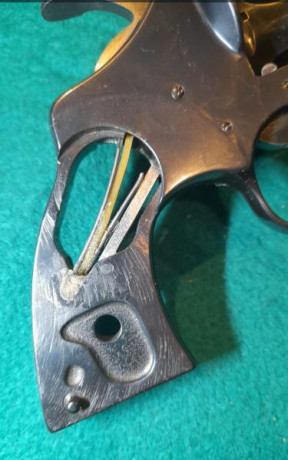 Hola a tod@s, a ver si podéis echarme una mano con un problemilla que tengo.

Tengo un revolver Colt Diamondback 21