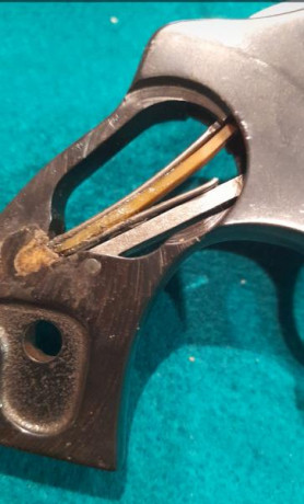 Hola a tod@s, a ver si podéis echarme una mano con un problemilla que tengo.

Tengo un revolver Colt Diamondback 20