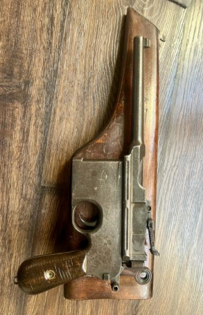 En venta mauser c96 de costados lisos, es de las primeras series de 1897.
Tiene todas las piezas coincidentes 02