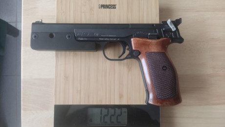 Hola. ¿Que diferencia hay entre estas tres pistolas?

Walther CSP Expert
Hammerli x-esse sf Sport
Hammerli 40