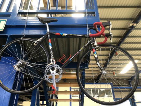 Ofrezco bicicleta carrera Look,cuadro cerámico desarrollo campagnolo.
De profesional.equipo de asistencia 01