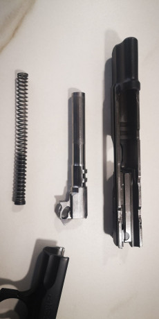 Pongo a la venta mi CZ de 9 mm, junto con el kit del 22 lr. con cachas Hogue. Cada una de las correderas 21