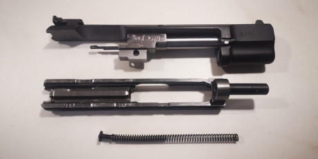 Pongo a la venta mi CZ de 9 mm, junto con el kit del 22 lr. con cachas Hogue. Cada una de las correderas 42