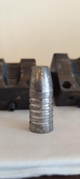 Vendo por no utilizar esta turquesa Hensel de calibre 41.Por 50 euros.Un saludo.VENDIDA: 00