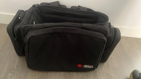 Vendo Bolso tiro XL Professional CED 

El bolso esta usado, buen estado excepto dos descosidos que tiene 10
