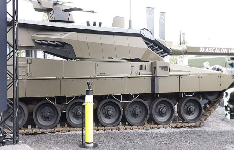 Saludos, carristas.

En la reciente feria Eurosatory 2022 han habido varias novedades en el tema de los 21