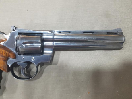 Vendo colt Python cal 357mag de 6 pulgadas practicamente nuevo por 1000€ transporte incluido.
Saludos. 01