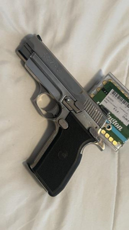 Gracias a todos por vuestro interés. Se ha vendido. 
Un saludo. 

Se vende pistola guiada en F. Compacta 02