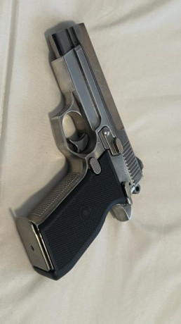 Gracias a todos por vuestro interés. Se ha vendido. 
Un saludo. 

Se vende pistola guiada en F. Compacta 01