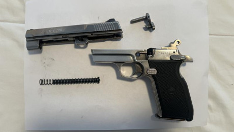 Gracias a todos por vuestro interés. Se ha vendido. 
Un saludo. 

Se vende pistola guiada en F. Compacta 20