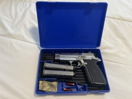 Gracias a todos por vuestro interés. Se ha vendido. 
Un saludo. 

Se vende pistola guiada en F. Compacta 32