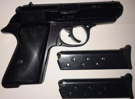 Pistola FEG, calibre 9 Corto, con dos cargadores, buen estado general.
Precio 150 euros, más portes si 01