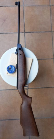 Carabina marca Cometa modelo 100 en calibre 4.5, peso 2.8kg , longitud 1.03 , potencia 180 m/s. Su estado 01
